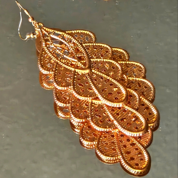 Beautiful Rose Gold Press Tin Dangling Earrings - Picture 6 of 6